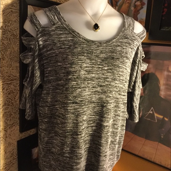 EUC Lynn Ryan 1X cut out sleeve gray sweat… - Picture 3 of 4